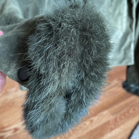 Olive green leather jacket with rabbit fur - Picture 2 of 7